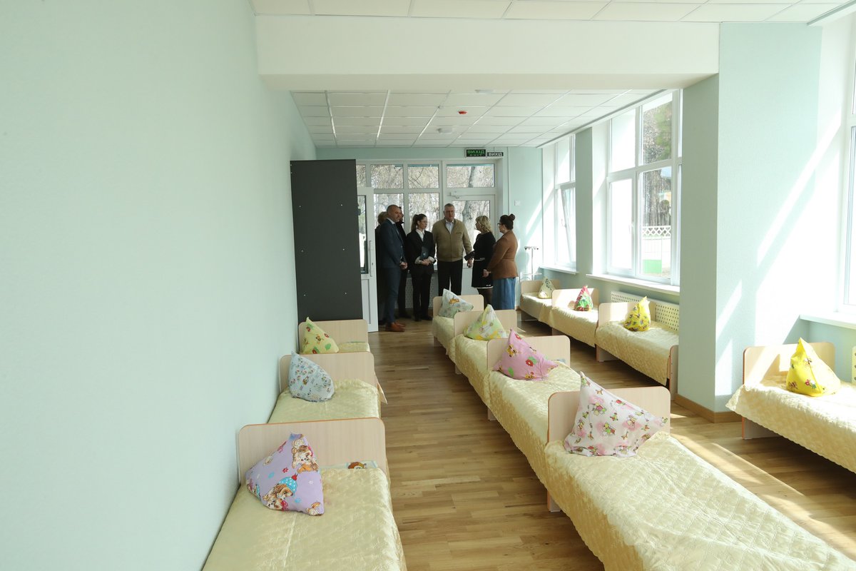 Arlietas's tweet image. Latvijas 🇱🇻 vēstnieks Ukrainā 🇺🇦 Ilgvars Kļava atklāj divus līdz šim lielākos Latvijas rekonstruētos objektus Ukrainā - Černihivas pilsētas 19. bērnudārza ēku un Černihivas reģionālās bērnu slimnīcas ēdināšanas bloku.

🔗 mfa.gov.lv/lv/jaunums/cer…

#AtbalstuUkrainu #LATDEV