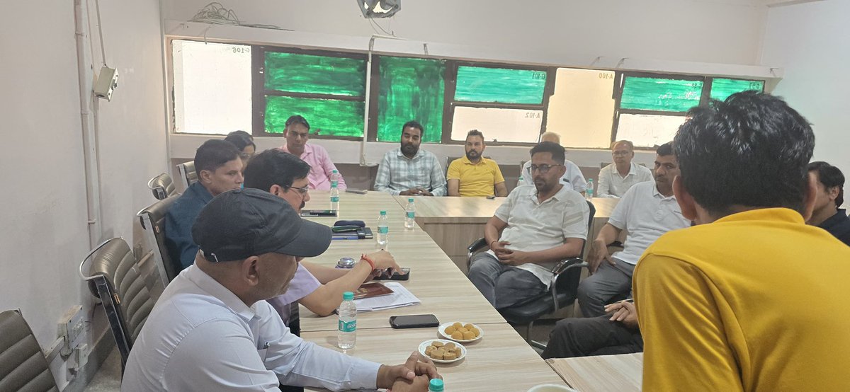 AgrimintFarms's tweet photo. Meeting regarding Kinnow Juice Plant under Milk Union, Sirsa. It was discussed that the Kinnow Juice Plant will help utilize surplus kinnow produce from the region, add value to horticultural output 
@Agriculturehry @horticulturehry @HDDCFVITA @arjunhry @Ranbirhort https://t.co/jYW6Rx2dIB