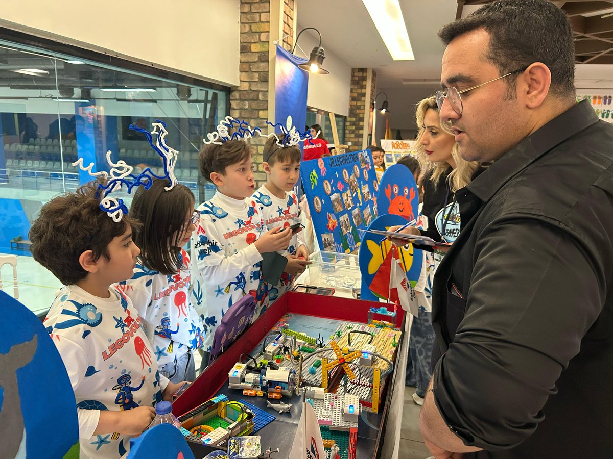 BahcesehirGA's tweet photo. FIRST LEGO League Explore Submerged Sezonu #897 Jr.Legovoltron takımımız ‘Yepyeni Bir Tasarım Yapan Mucitler’ ödülü almış olup, emeği geçen tüm öğrenci ve velilerimize teşekkür ederiz. #umutbilimde https://t.co/U29uVszTFk