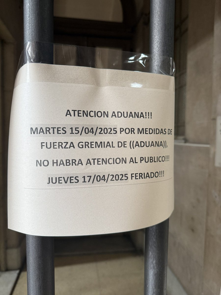 agubauque's tweet photo. Impresentable la gente de @ARCA_informa Aduana en Tucuman, desde hace 3 semanas con paros y la gente no puede realizar sus trámites @JMilei @madorni @lanacionmas @JoseInesta @todonoticias @canal10tucuman1 https://t.co/v4u3b2Atqt