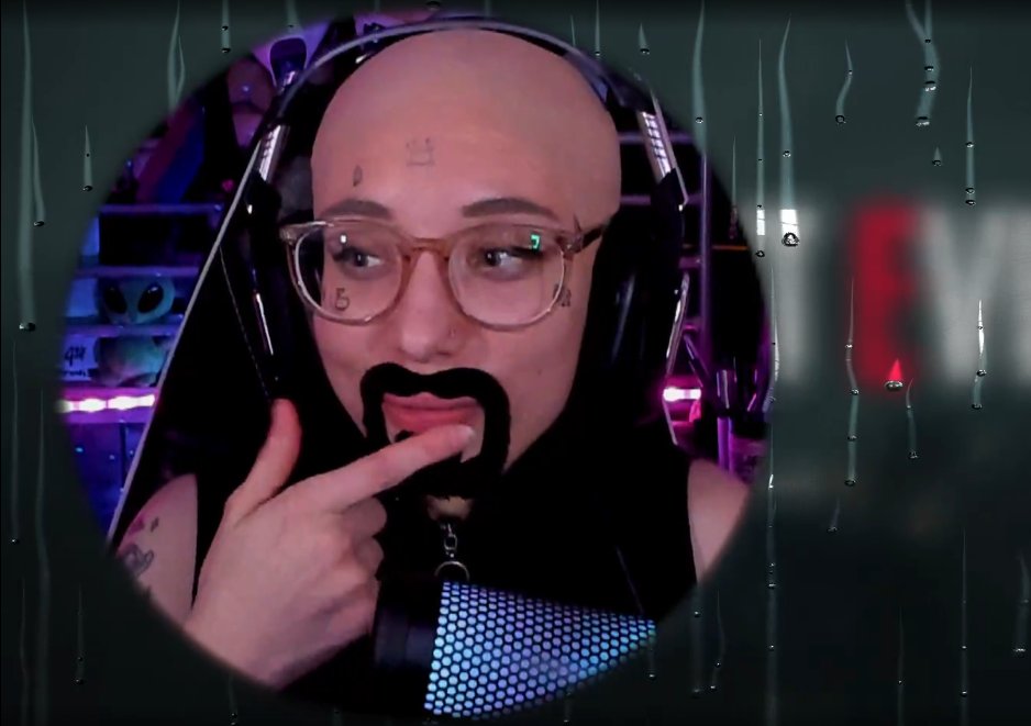 elestialkittenx's tweet image. chat said we look alike and I kind of see it... @JGDarhk