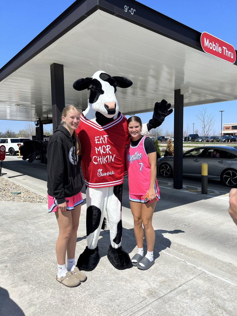 mraska11's tweet image. Last 12 Days: 3 Mystics basketball practices in Clio, 5 Mystics basketballl games in Indianapolis, 5 GL lacrosse practices, 3 GL lacrosse games…. 6 out of the 8 games won!
Busy April - no problem - we love watching you and your teammates play, @alexis_raska ! 😊