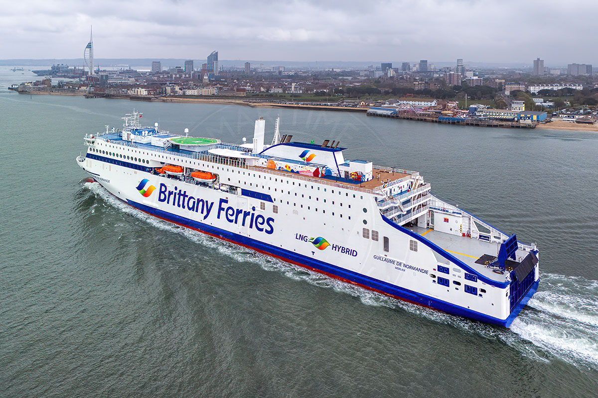 MaritimePhotos's tweet photo. The hybrid energy Guillaume de Normandie, which is due to enter service on 18 April, concludes @BrittanyFerries investment in five newbuild E-Flexer ferries for cross-Channel services to France and Spain.  #Eflexer #ferrynews #maritime #shipping https://t.co/EmG1227enY