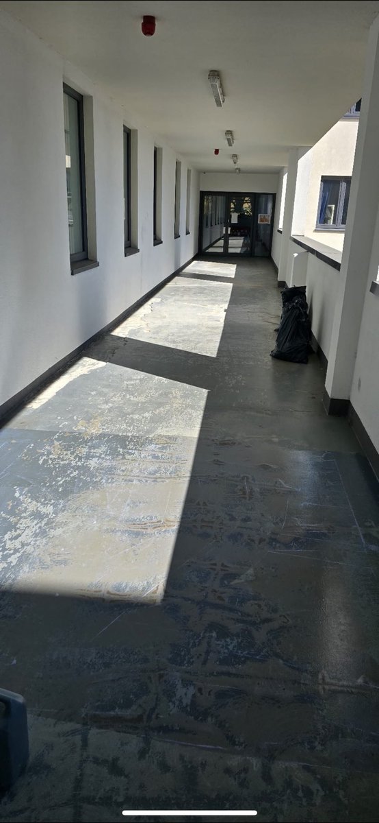 Deco_Floors's tweet photo. Work in progress 👷‍♂️

Installing a new external corridor for a school, featuring smart technology to keep rainwater away from classroom walls and a non-slip surface for added safety by Deco Floors. 
 
✉️ sales@decofloors.co.uk
📞 020 8364 4637 https://t.co/EQX5WtjLAQ