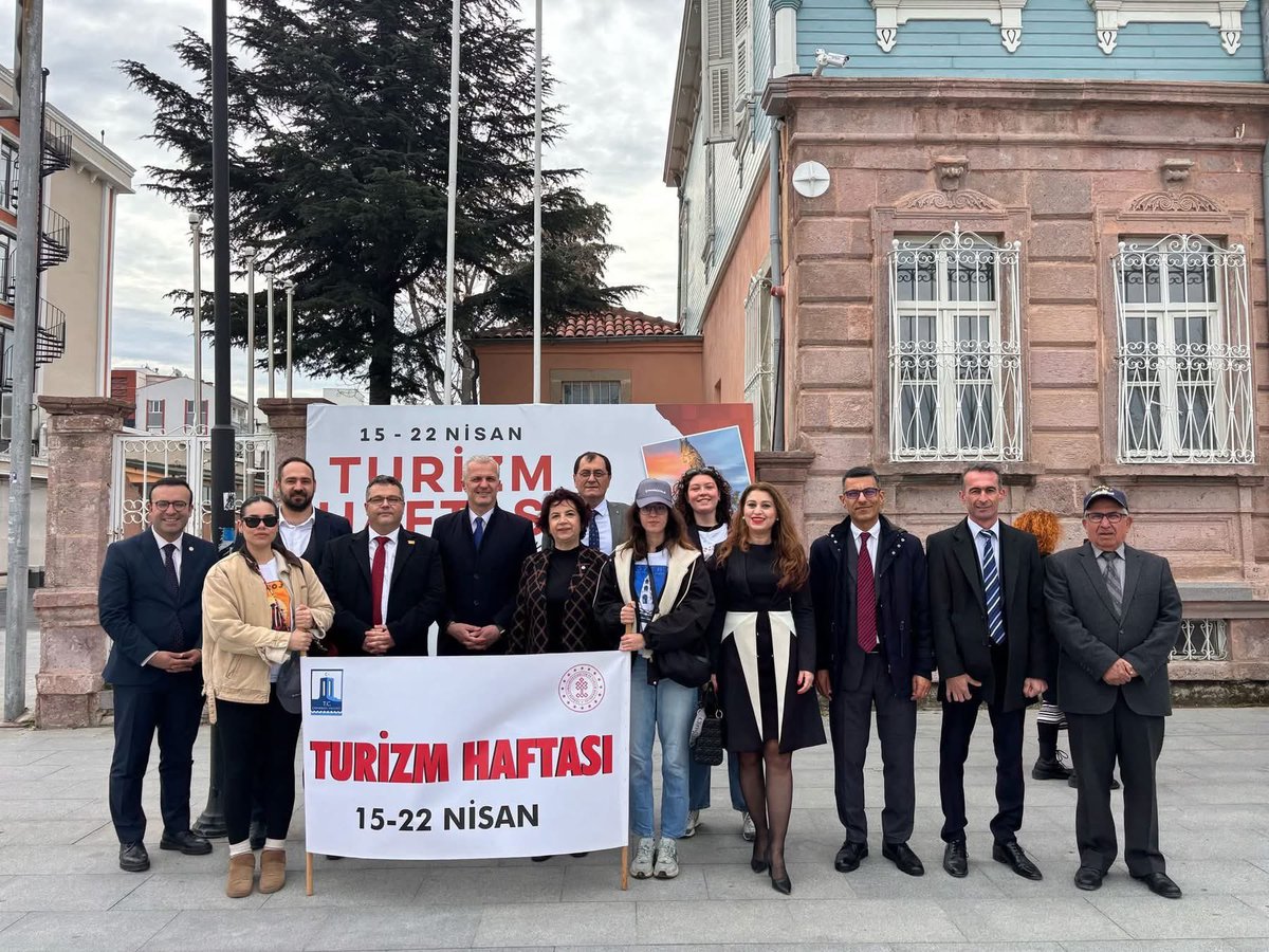 CanakkaleTB's tweet photo. ÇANAKKALE TİCARET BORSASI 49. TURİZM HAFTASI ÇELENK SUNMA TÖRENİNE KATILDI. 

 https://t.co/GP1PvcqYZM https://t.co/PHCeLMJyL5