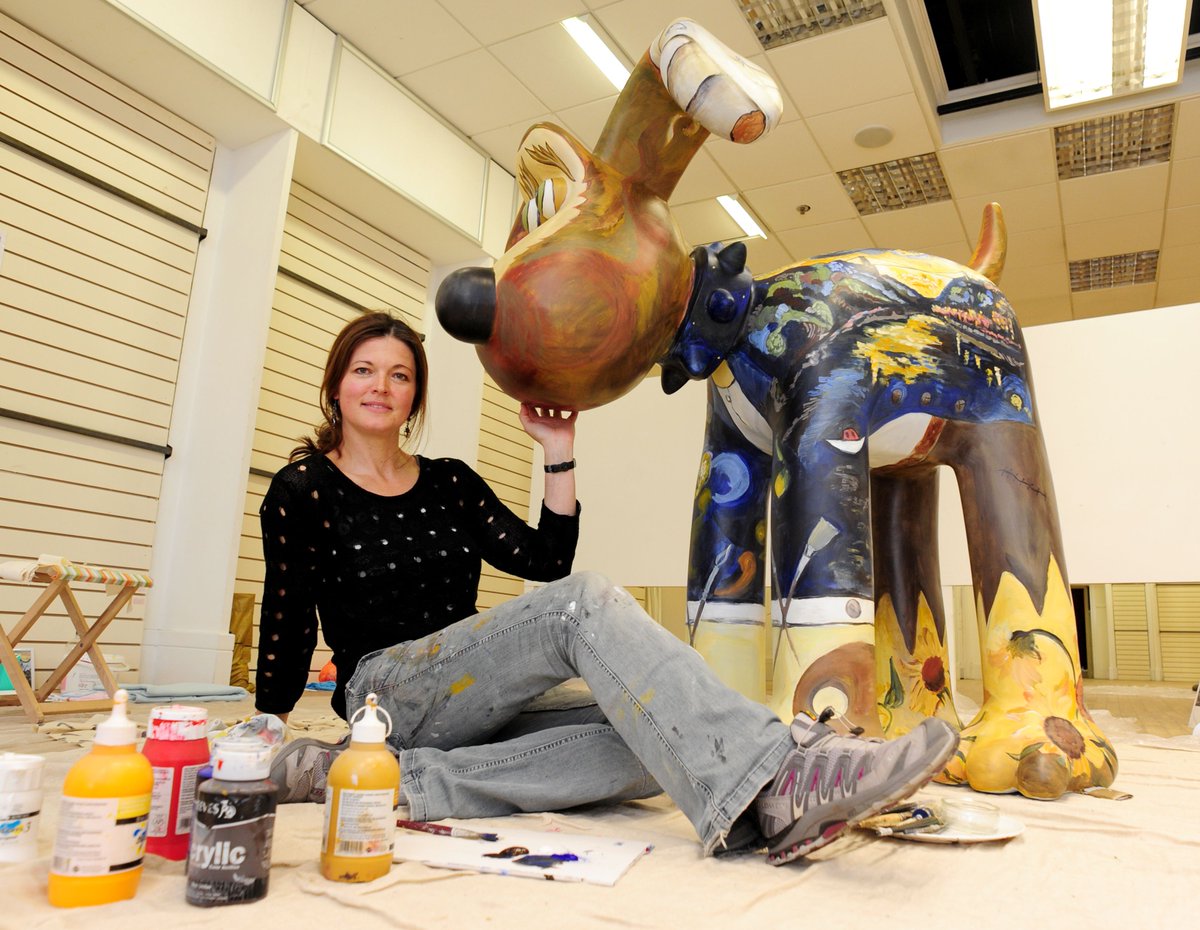 GromitUnleashed's tweet photo. Happy #WorldArtDay, Gromiteers! 🎨
To celebrate we’re throwing it back to one of our favourite sculptures from #GromitUnleashed: Vincent Van Gromit. 🧑🎨
Inspired by Vincent Van Gogh’s iconic style, this sculpture was transformed into a work of art by Laura Cramer, back in 2013. Did you spot him? 🔍
P.S We’re pleased to confirm that this Gromit still has both ears intact... 😉