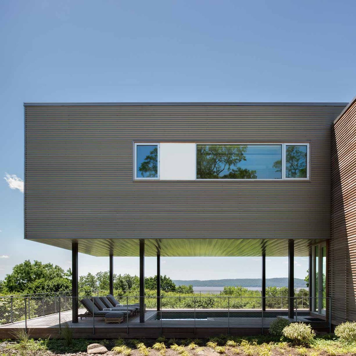 Resolution4Arch's tweet photo. Moments of threshold and framed views at our Hudson River House. https://t.co/HhZcXc7rV8
#liftedhouse #hudsonriver #modernhouse #architecture #westchesterarchitects https://t.co/JowsVuXcpY