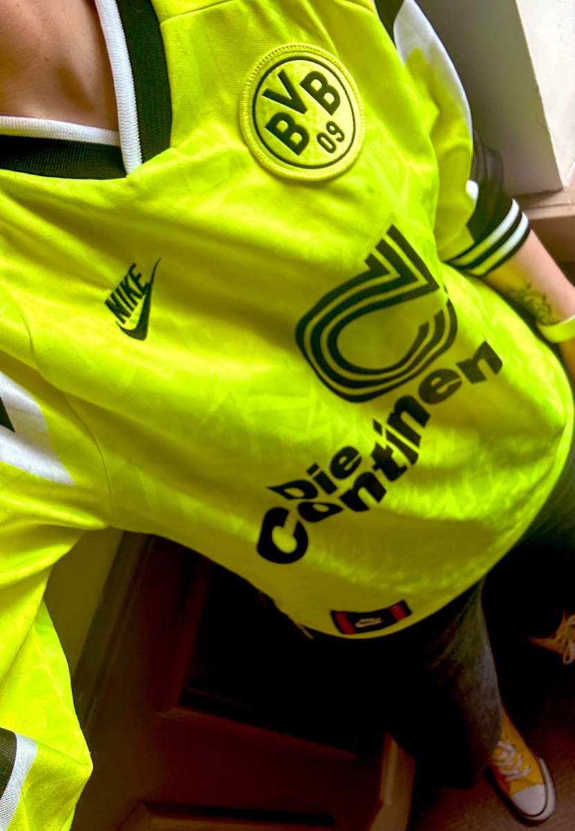 amyalby2904's tweet image. 🇩🇪 Dortmund 1995/96 🇩🇪 

It’s neon

It’s long sleeves 

Theres no better 90’s combo