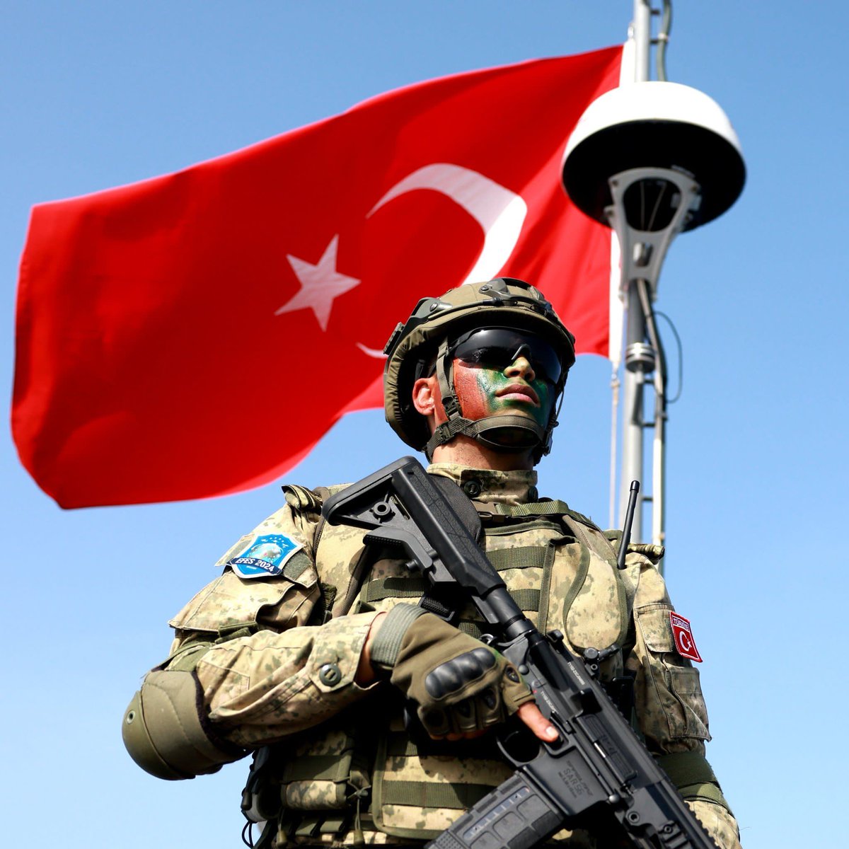 🔴 Kahraman Mehmetçik, terör örgütü PKK’nın asla girilemez dediği Irak’ın kuzeyindeki mağaraları temizlemeye devam ediyor. 

▪️Temizlenen mağaralar arasında terör örgütü için kritik öneme sahip Teknik Mağarası, Pirdoğan ve Parlamento Mağarası gibi mağaraların da olduğu