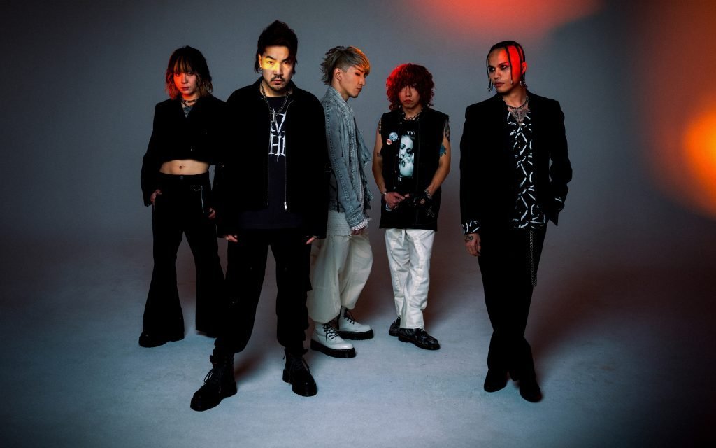 TOWER_Shibuya's tweet photo. 【#Crossfaith 】
＼ご予約受け受け中🤘!!!／

2025年7月2日(水)発売「OUR FAITH WILL NEVER DIE LIVE AT MAKUHARI」リリース記念サイン会

日時：2025年7月22日(火曜日)18:00〜
場所：タワーレコード渋谷店B1F CUTUP STUDIO

☟イベント詳細はコチラ☟
https://t.co/8gsbd0BQy1

Crossfaith史上最大規模のワンマンライブが待望の映像化👽🔥
発売を記念して全国のタワーレコードを巡業💫
オーラスは渋谷店!!!!!!

ご予約は店頭・お電話・オンラインからの渋谷店受取予約にて受付中🌟(床)
#タワ渋イベント