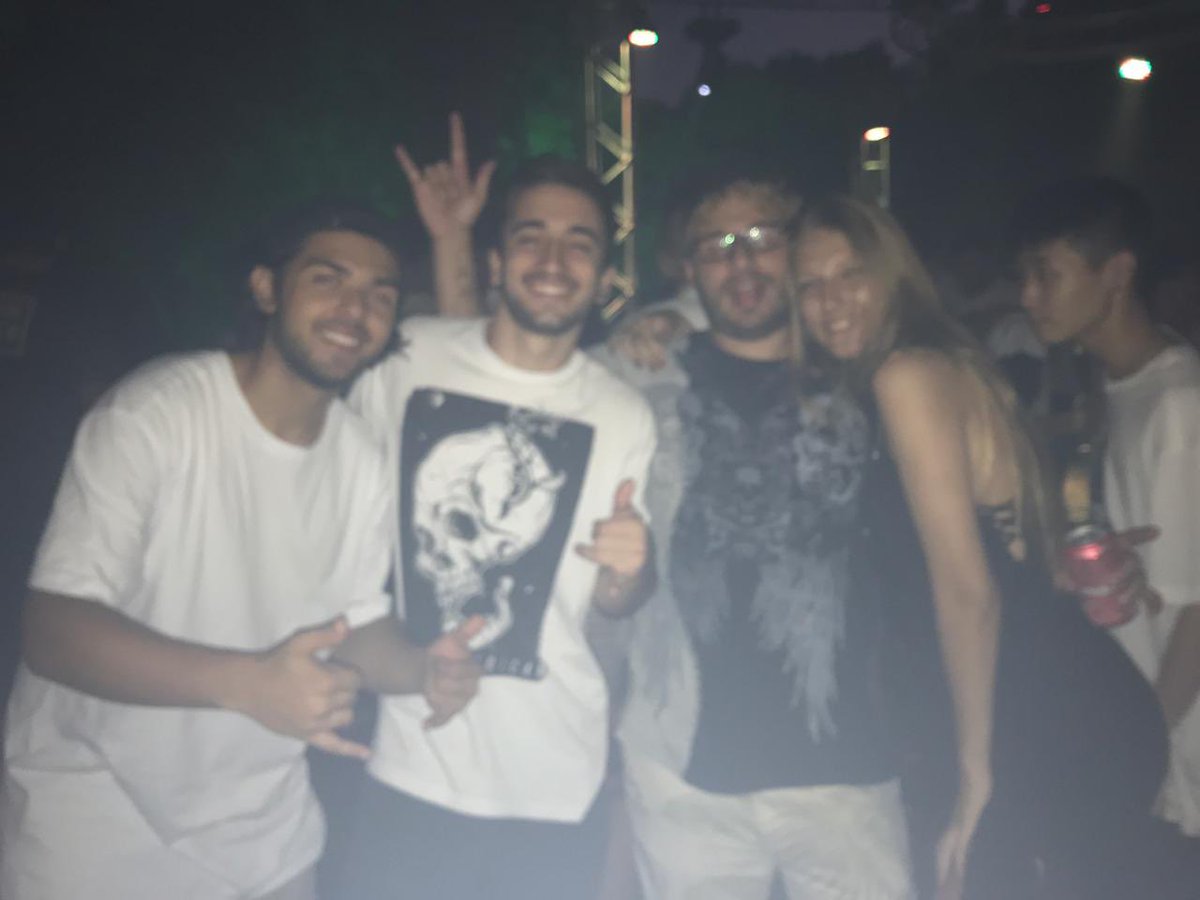 juao_muller's tweet photo. Faz anos que não posto algo aqui, não sei nem se existe alguém que ainda utiliza o grandioso Twitter.. só queria relembrar que vivi muita coisa com muitas pessoas diferentes e vários nem sei como estão. Tomara que todos bem e é sobre isso e está tudo bem. https://t.co/Sx9nyNxiuK