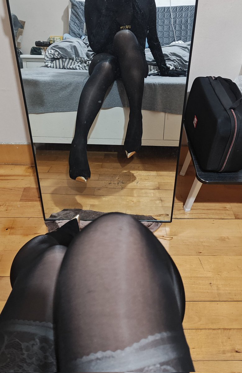 昨天没发完的
#黑丝 #丝袜全包 #男娘 #pantyhose
#CD