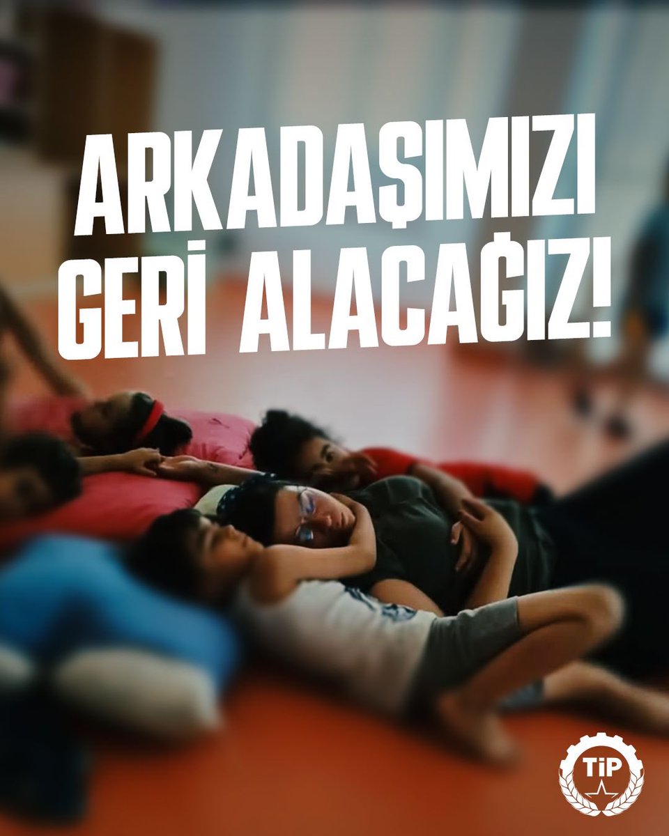 Halk iradesine sahip çıkan diğer onlarca genç gibi partimizin emektarı Selda yoldaşımız da hukuksuzca cezaevinde tutuluyor. 

Çok sevdiği öğrencilerinin geleceğine sahip çıkan Selda Öğretmen’e ve tüm tutsak gençlere özgürlük!