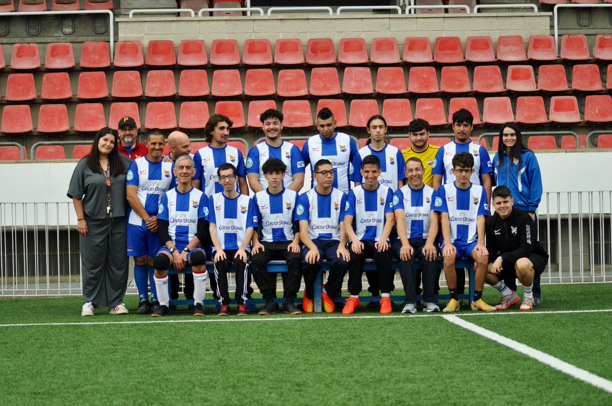 UEFigueres's tweet photo. 💙🤍 #MIC2025 #Vilatenim #FutbolBase #MICIntegra #SomEquip #UEF https://t.co/dcLKlbNeBu