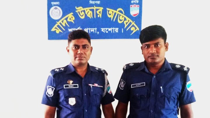 যশোরের শার্শায় ধান ক্ষেত থেকে দু’টি পাইপগান উদ্ধার