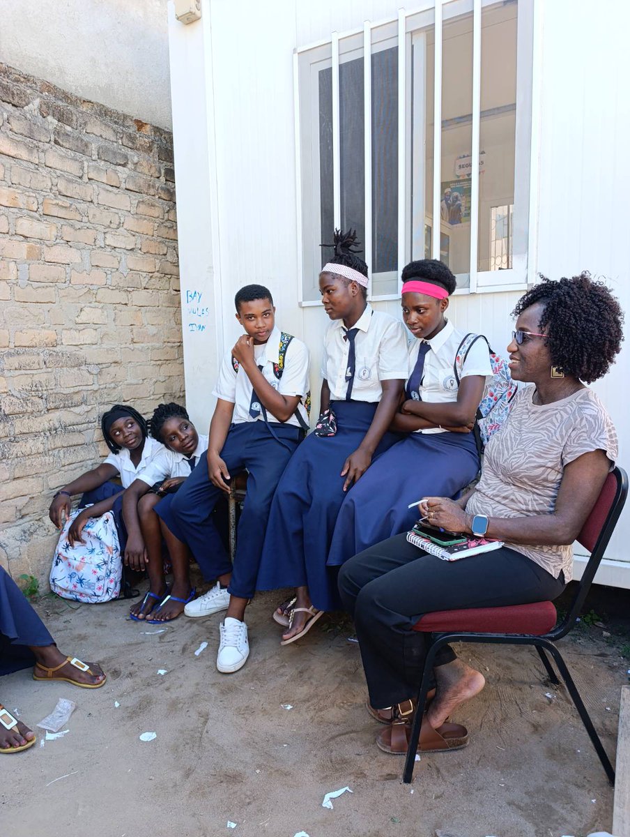 UNFPAMocambique's tweet photo. #UNFPA and @UKinMozambique Partnership Empowers Women, Girls &amp; Youth in Zambezia❗️

In partnership with the Gov of Mozambique🇲🇿, we are working to ensure access to high-quality, long-term family planning information and services!

#FamilyPlanning #Zambézia #Mozambique https://t.co/oHg4yHd8Rw