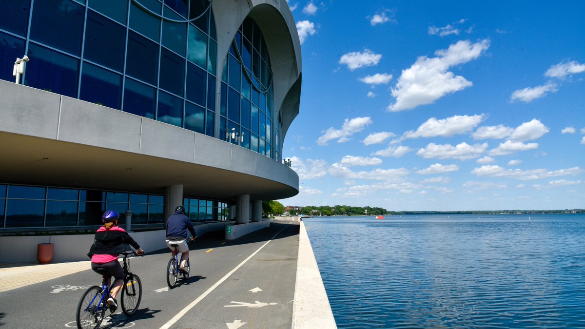 As the weather begins to warm, more people are getting out and finding alternative ways to travel places.

Have you considered commuting by bicycle?

Get the scoop here and see if it is right for you: cityofmadison.com/traffic-engine…

#CommuteByBike #GetOutAndRide #BikeMadison