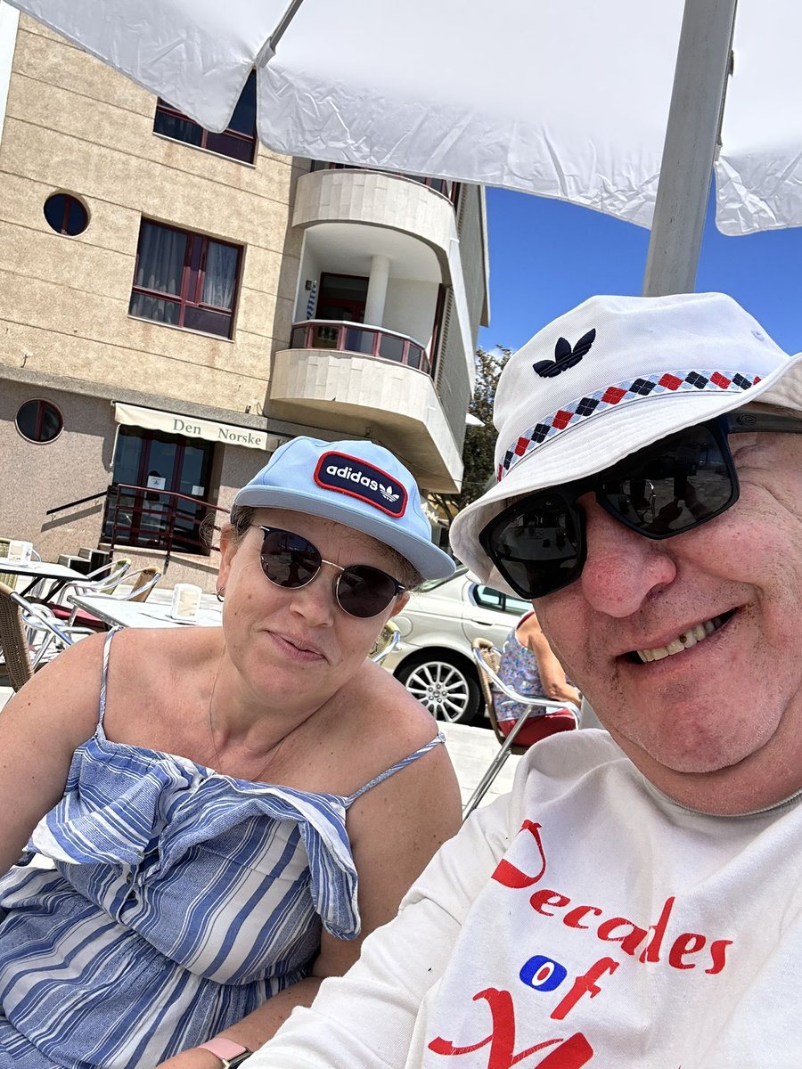 MauriceRedpath's tweet photo. Buenos dias amigos, his and hers for some lunch by the beach today #stansmith #ZX700 #adidasgolf #3Stripes2Soles1Love @adiFamily_ @gate14clobber ππβ€οΈπ€ https://t.co/V7CNlbG38Y
