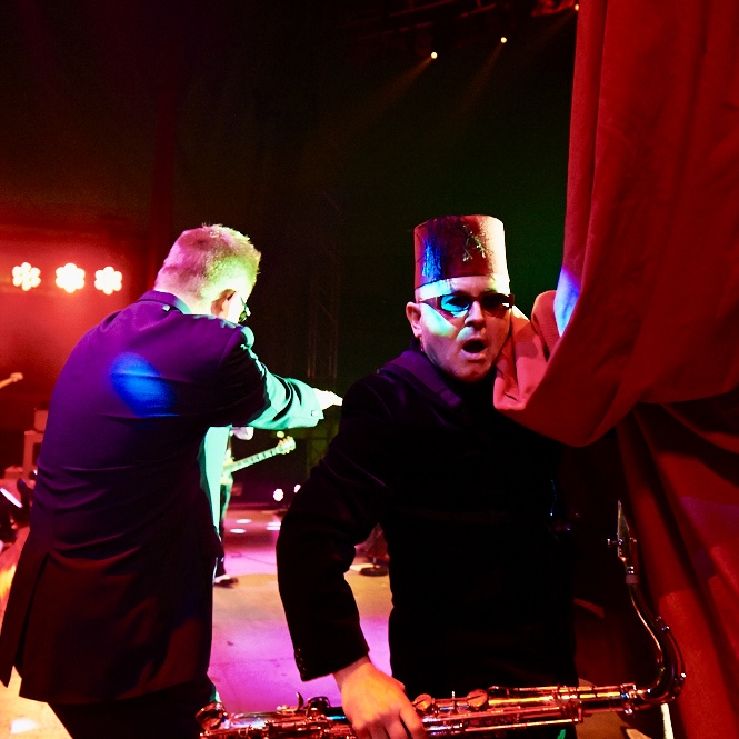 Who remembers the 2nd #HouseOfFunWeekender in 2012?
On the Friday night we played a special "Oui Oui Si Si Ja Ja Da Da" set which was later released on the album special edition.
For this first time that set is available to stream madnessalbums.lnk.to/weekender