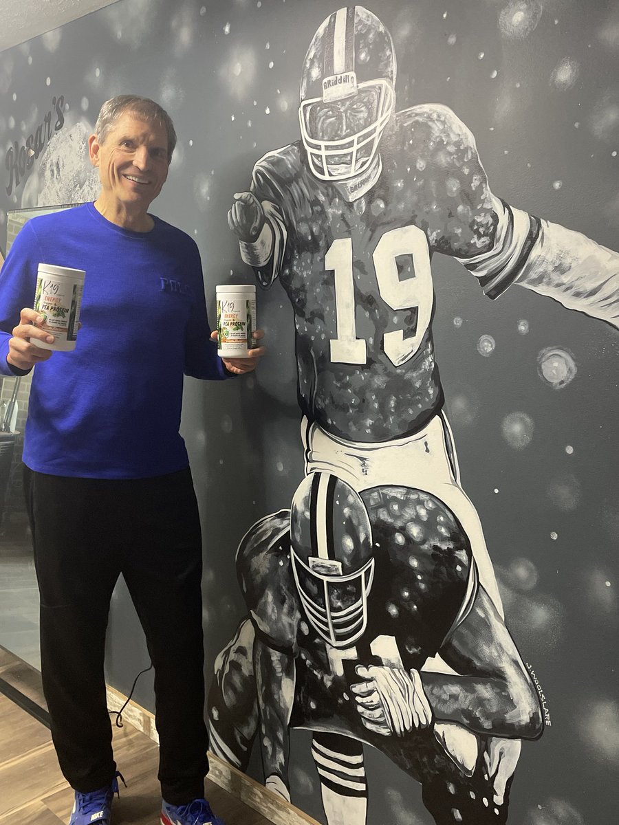 BernieKosarQB's tweet photo. It’s a Raw Coffee Good Morning Day for my smoothie ☕️🏈☕️ #UMatter #RawCoffee #HealthyChoices https://t.co/a834Gs3FSU https://t.co/EdvHe5mmml