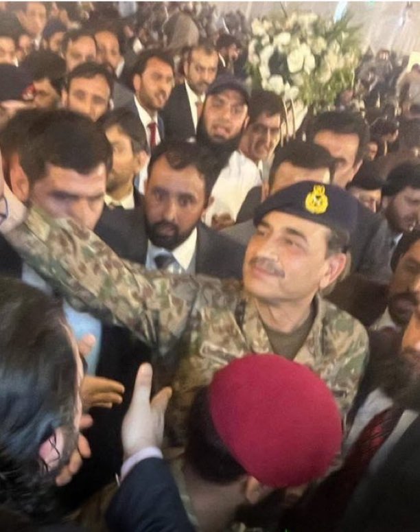 جنگل کے آگ کی طرح شئیر کریں 🙏

آرمی چیف جنرل سید عاصم منیر بغیر پروٹوکول اوورسیز پاکستانیوں میں گُھل مل گئےاوورسیز پاکستانیوں کی حافظ صاحب سے سیلفیوں کی درخواستیں😍