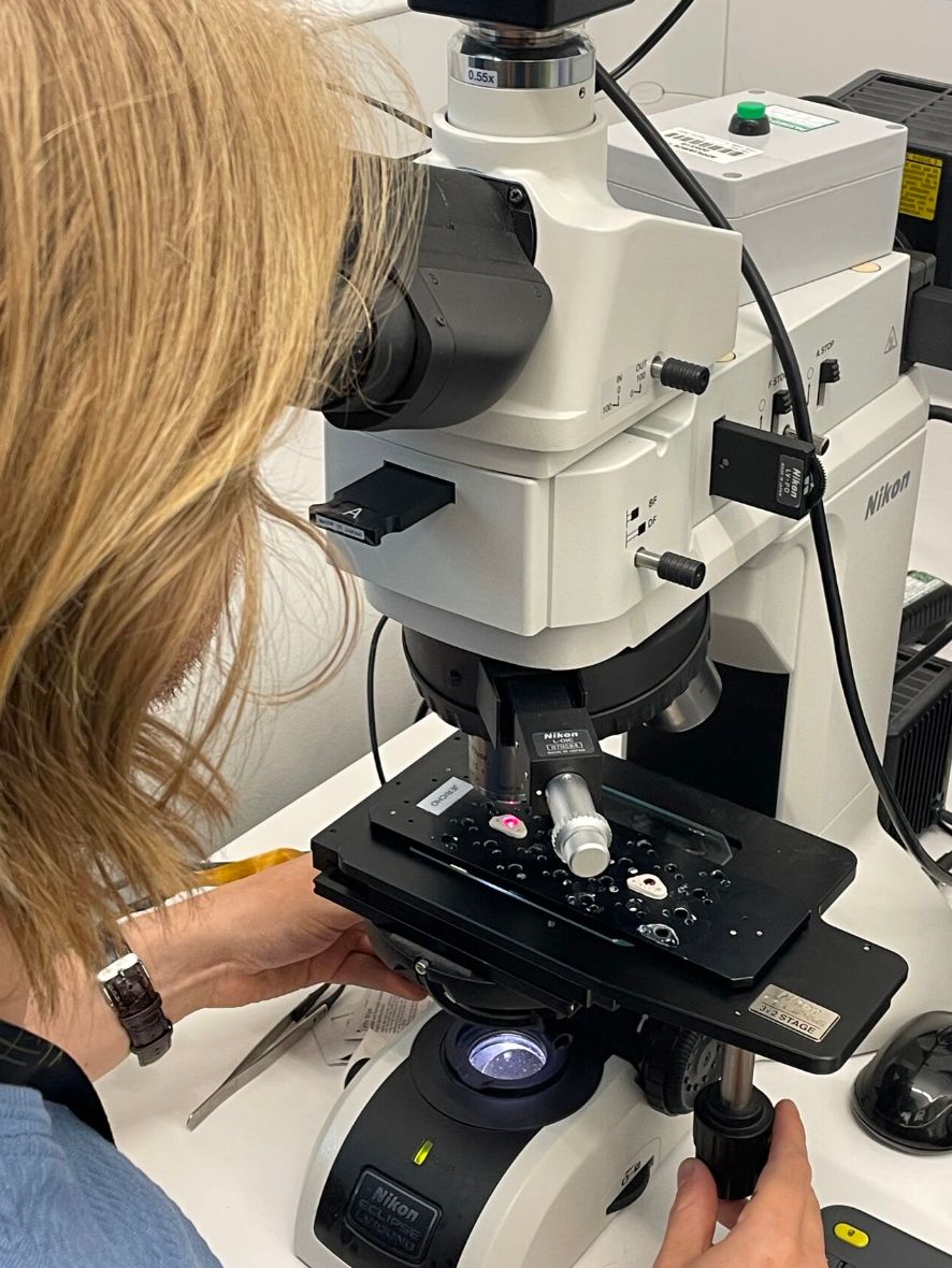 Our Systems Engineer is viewing a Nano ID in ruby through a modified microscope. 

This microscope is engineered to view #Opsydia Nano IDs that are placed up to 0.18 millimetres (180 microns) beneath the surface of a stone, visible at >100x magnification.

buff.ly/3CRJ9Md