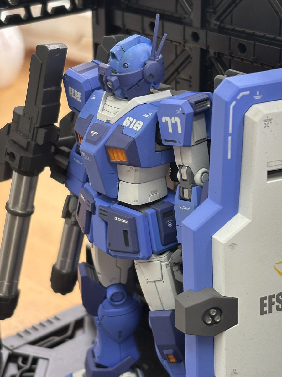 #これを見た人は水色又は青色と白色の混ざった色の画像を貼れ