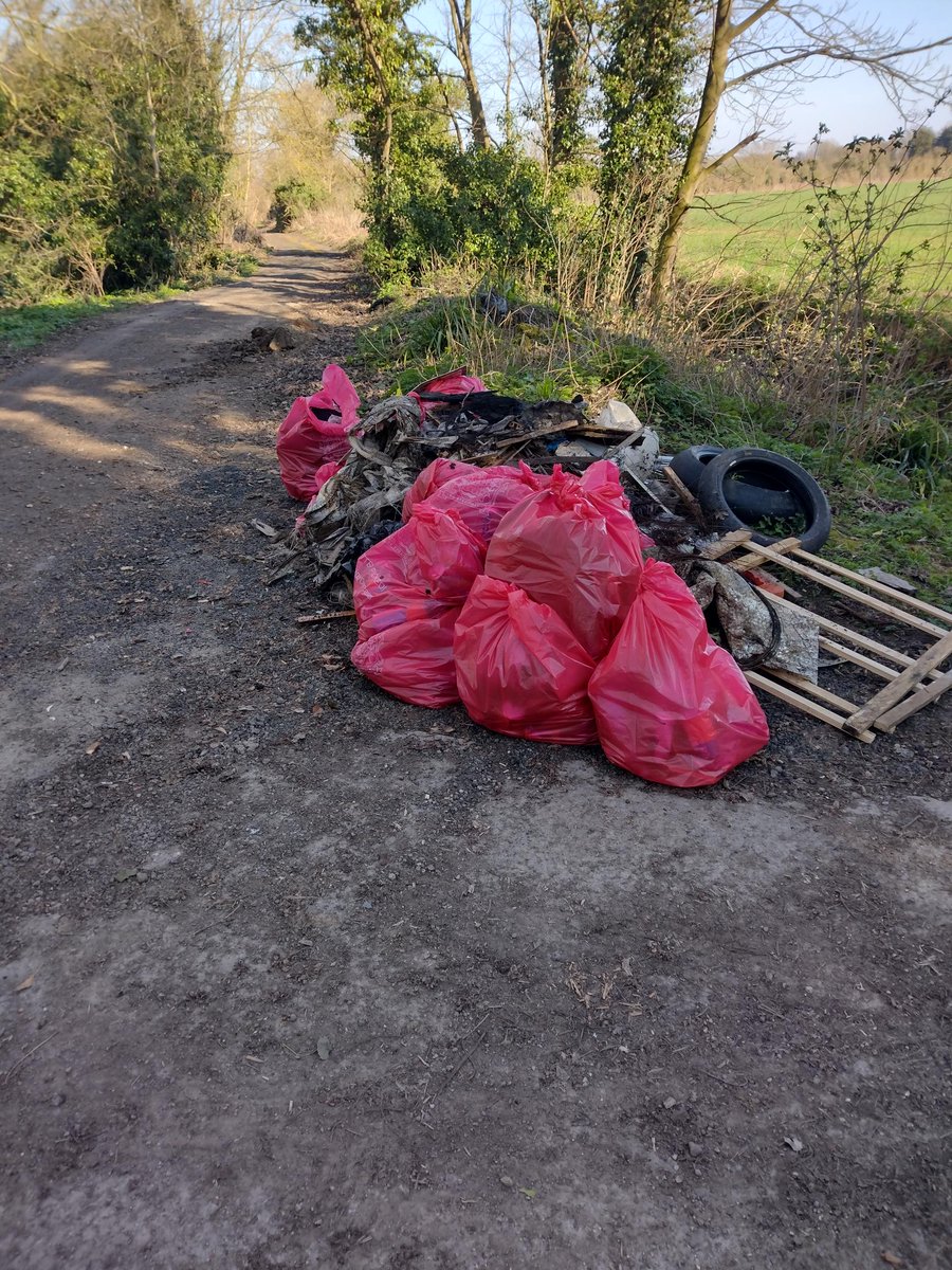 MyDoncaster's tweet image. Many thanks to all those who took part in the 2025 #GreatBritishSpringClean in Doncaster💚

Our teams issued 280 adult litter pickers, 154 children’s litter pickers, 273 high-vis vests and 2180 red bags throughout the campaign!

Get involved, visit: doncaster.gov.uk/services/envir…