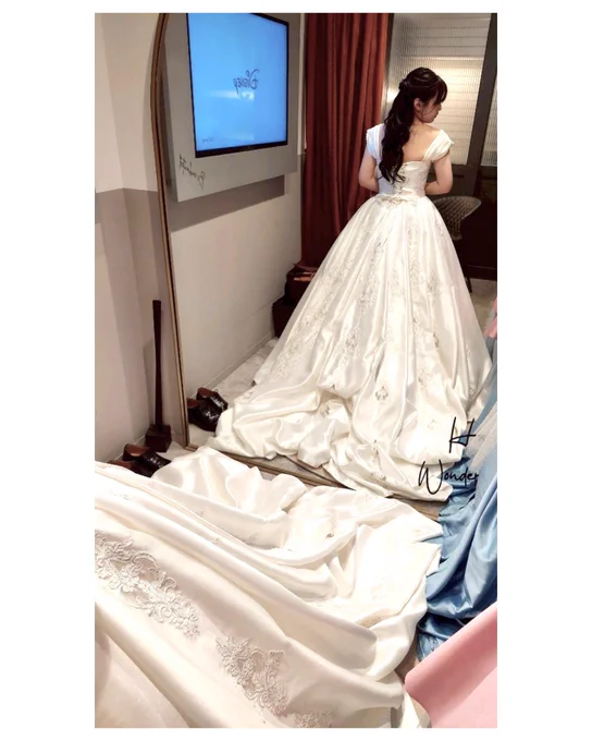 Wedding Photo 試着 ③アナと雪の女王アナ戴冠式ドレス ウエディングバージョン激憧れプリンセスドレスランキングに入るアナ戴冠式ドレスを純白カラーで着れるの嬉し過ぎた〜!!! 