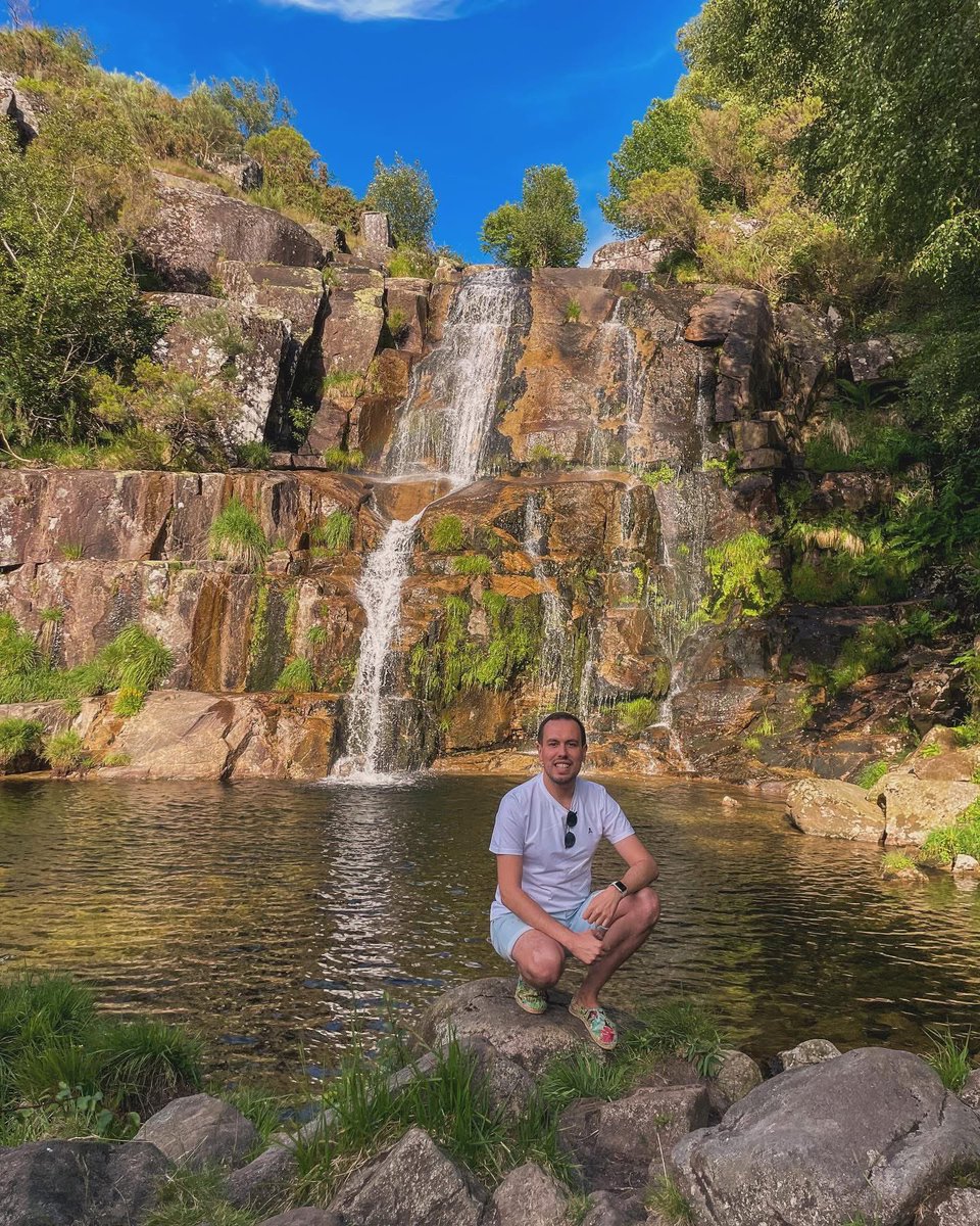 oscarfabeiro's tweet photo. “No hay mejor lugar para encontrarse con uno mismo que sentarse junto a una cascada y escuchar su música” 📸📹💧💦
.
.
.
.
#me #insta #instaboy #pic #pictureoftheday #landscape #landscapephotography #fornelos #fornelosdemontes #iger #igers #galicia #spain https://t.co/g1k0DT02mn