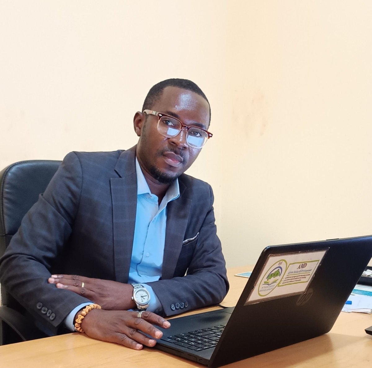 📢 Urgent ! Les médias en République Centrafricaine font face à une précarité alarmante. Sans soutien, la liberté d'expression est en danger. Mobilisons-nous pour protéger la voix des journalistes et garantir une information fiable ! #SoutienAuxMédias #Centrafrique 📰✊