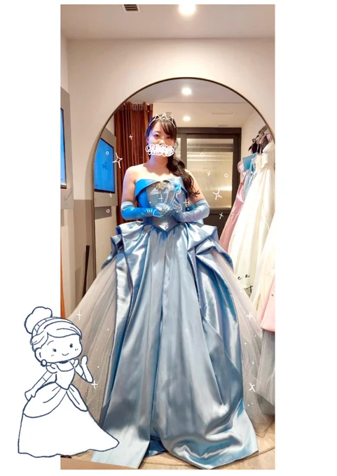 Wedding Photo 試着 ④シンデレラドレスクラウディアディズニードレスの1stcollectionなのでクラシックな形と唯一無二のグローブが良かったですプロポーズで頂いたガラスの靴と撮りました 