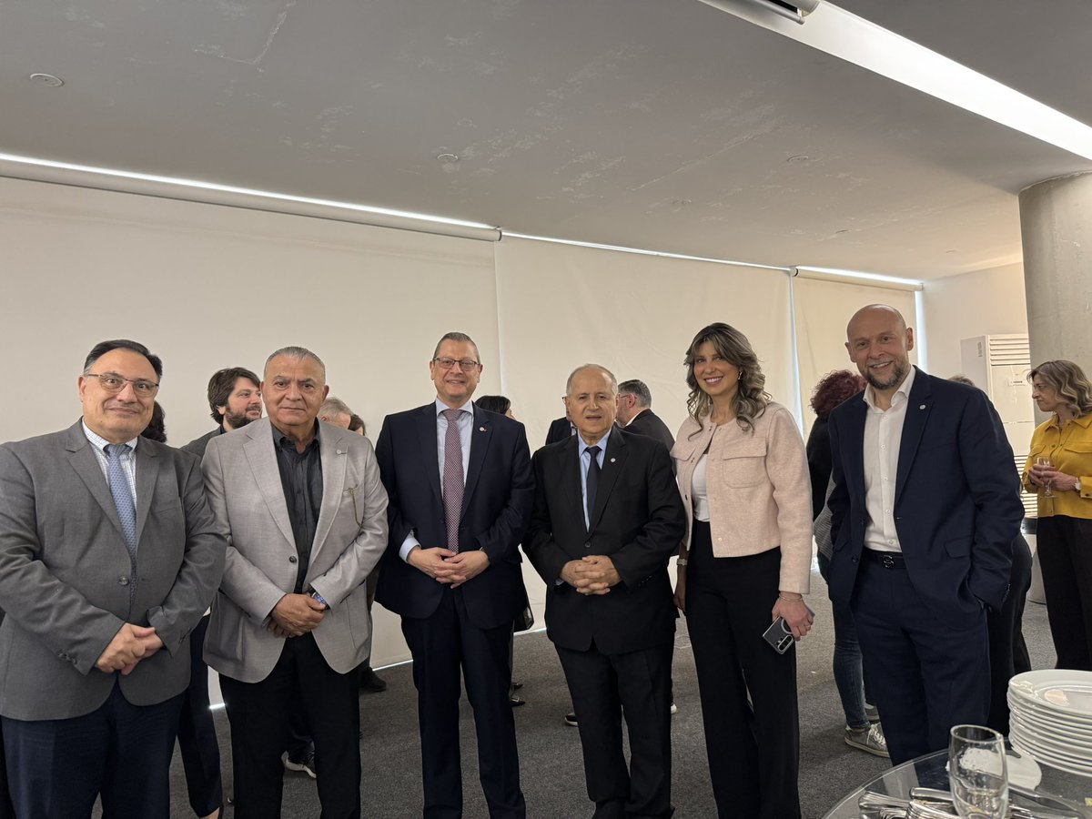 Bcp d’émotion et de fierté autour du Pr Salim Daccache, où la Communauté de <a href="/USJLiban/">USJ</a> s’est retrouvée pr un hommage surprise, pr célébrer les 50 ans de la vie religieuse du Recteur, le 150e anniversaire de l’USJ et la décoration de l'Ordre National du Cèdre au grade de Commandeur