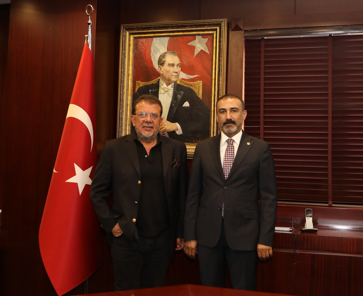 MTuncayYildirim's tweet photo. Nazik ziyaretleri ve keyifli sohbetleri için Yönetmen ve Gazeteci Nebil Özgentürk, Gaziantep Kolej Vakfı Genel Müdürü Fevzi Gürsel, Gaziantep Kolej Vakfı Mezunlar Derneği Başkanı Abdullah Karabiber ve beraberindeki heyete teşekkür ediyorum. https://t.co/k6Of2H5GLe