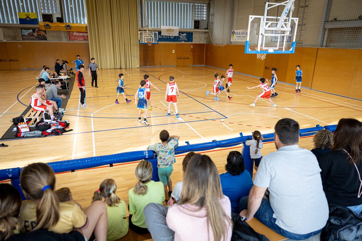 Comença el segon dia i els primers partits ja són en joc! 🏀🔥

¡Empieza el segundo día y los primeros partidos ya están en juego! 🏀🔥

#XVMNBASKET#EnjoyWithMNS