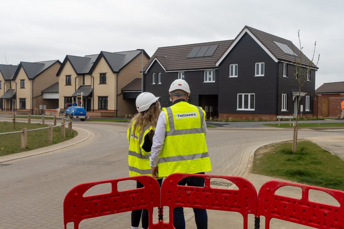 Great to be out on site in Elsenham last week with the team! 👷‍♂️

It was great to see how the site is developing, with much of the infrastructure already in place and further works continuing to progress efficiently. 

#SiteVisit #FibreTeam #MultiUtilities #Utilities