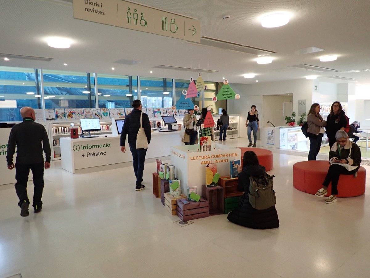 bmanresaab's tweet image. El Marçal 😍 va assistir a les primeres jornades de la Biblioteca Pilarín Bayés de Vic #jornadesbpb sobre la #comprensiólectora 👏🙌📚 Va ser un punt de trobada per a docents, bibliotecaris i altres professionals del món dels llibres 🫶🏼✨🤗

#bibliotequesxbm #bibliotequescat