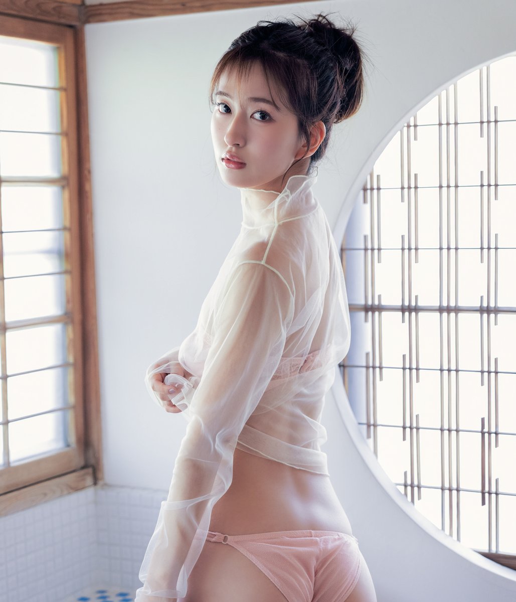 表紙&amp;美女地図に #斉藤里奈 さんが本誌初登場！

もっと見る
nikkan-spa.jp/myspa/s-gravur…

モダンな古民家別荘でオトナな春の休暇💖 縁側で暖かな陽光を浴びて、すらりとした四肢と白い柔肌が煌めく✨

案内人の#よゐこ #有野晋哉 氏もその抜群のスタイルを絶賛‼️

<a href="/rina_pyonpyont/">斉藤 里奈</a>