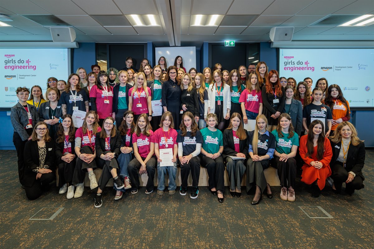 #GirlsDoEngineering to program, który wprowadza licealistki w świat inżynierii i #IT. Podczas gali finałowej V. edycji, uczestniczki zaprezentowały projekty stworzone z mentorkami #Amazon Development Center Poland i Stowarzyszenia Cyfrowy Dialog. Gratulujemy! 🤝
