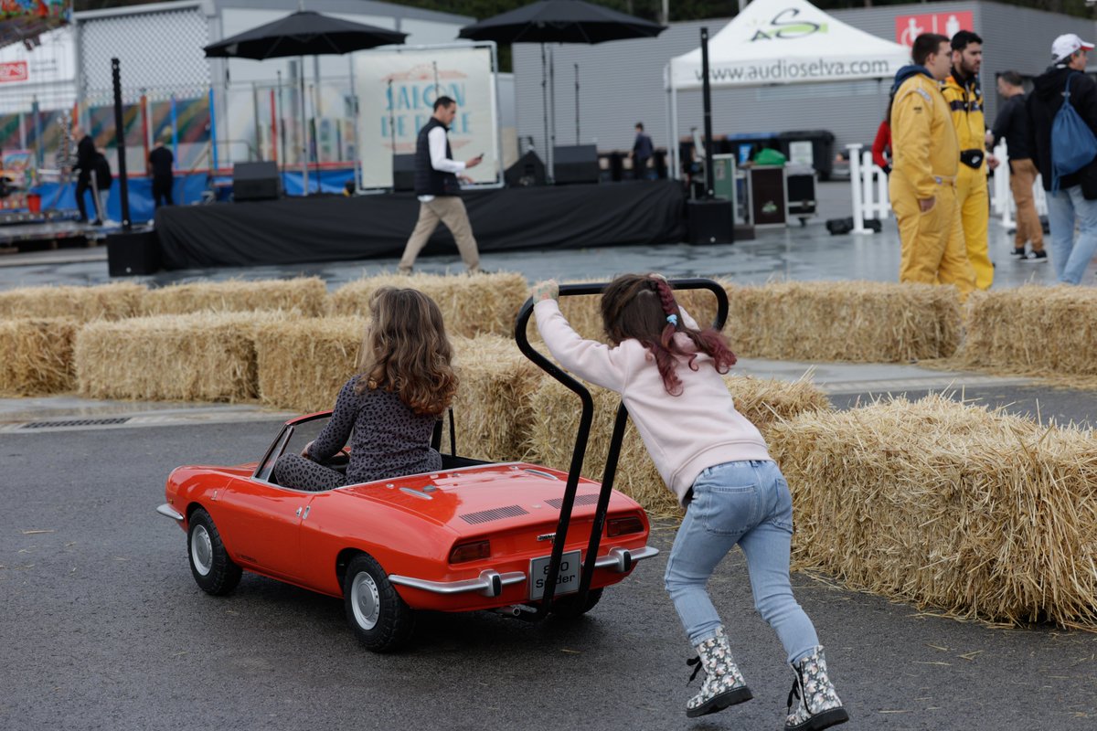¡Las carreras no están solo en la pista!

🏁 Os esperamos en la edición del año que viene

⚡⚡27-28-29 de marzo 2026 en el Circuit de Barcelona-Catalunya⚡⚡

💚 #EspiritudeMontjuic
❤️ #CircuitdeCatalunya