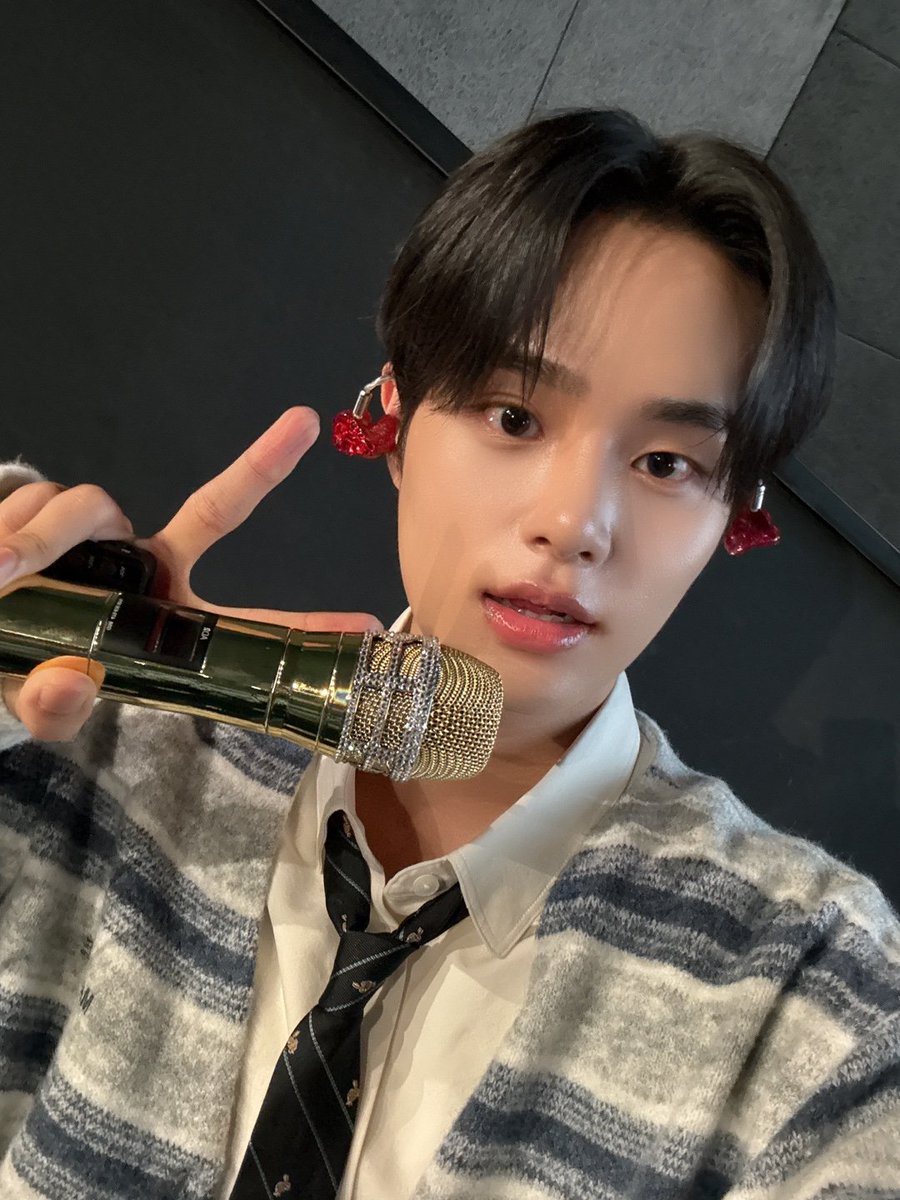 AB6IX tweet media