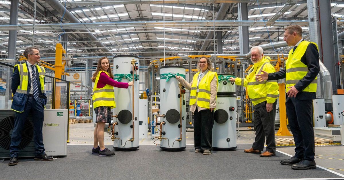 <a href="/vaillantuk/">Vaillant UK</a> opens £40m hot water cylinder plant in Derby

f.mtr.cool/zkpcxoccok

#renewableenergy #hotwatercylinders #heatpumps #heatinginstallers #plumbing