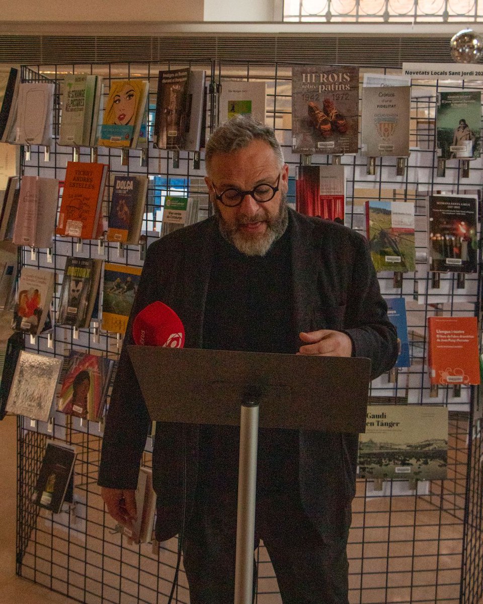 ReusCultura's tweet photo. 📚🌹 Sant Jordi 2025 omplirà Reus de llibres i roses!

Avui hem conegut tots els detalls d’una diada que enguany comptarà amb 80 parades i 181 novetats editorials locals!

Ens veiem als carrers el 23 d’abril!

@reus_cat #santjordi #reuscultura #llibres #roses https://t.co/fo9qFloT5u