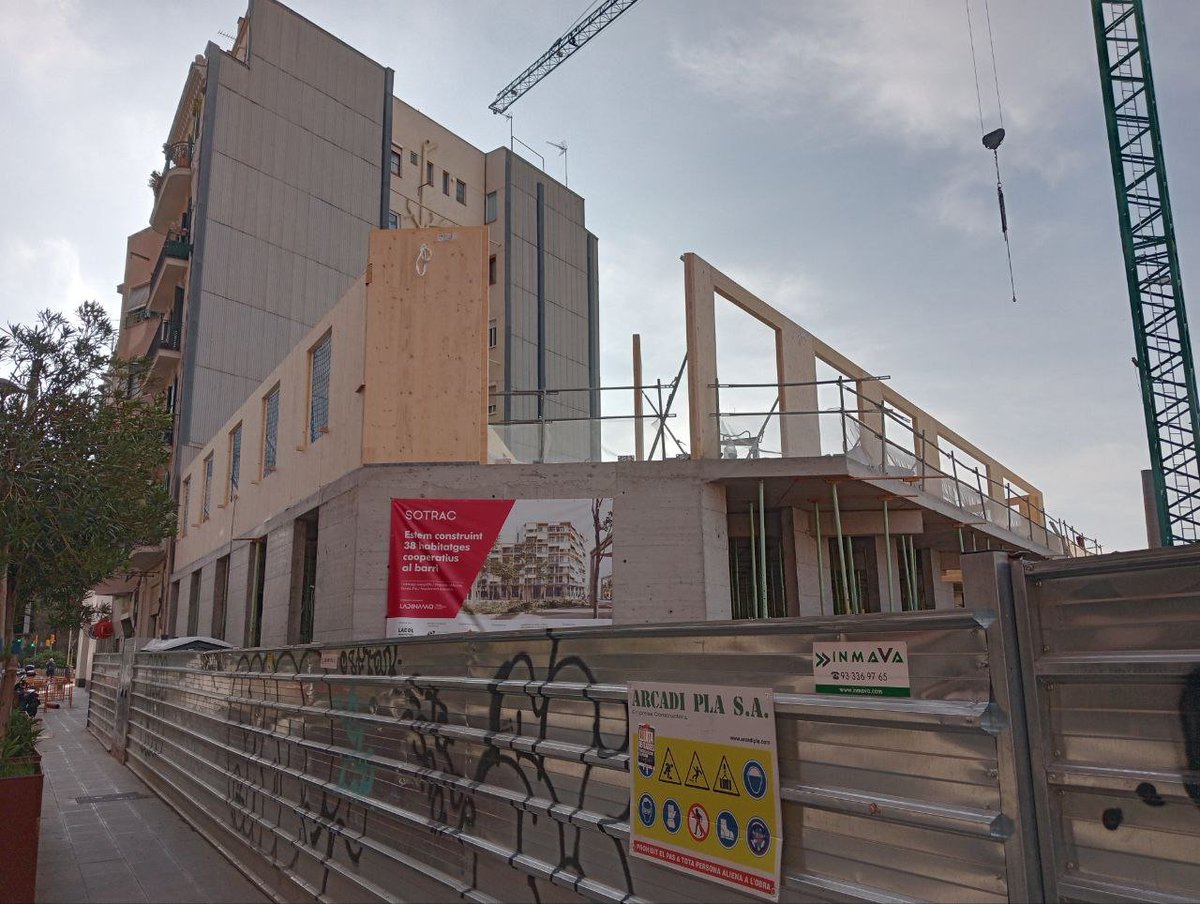 Impuls Cooperatiu de Sants (@santscoop) on Twitter photo Després d'anys de lluita i molts esforços col·lectius, pren forma l'edifici de <a href="/SotracHabitatge/">Sotrac Habitatge Cooperatiu</a>, nova cooperativa d'habitatge en cessió d'ús al barri.
No hagués estat possible sense la col·lectivització del sòl guanyada a <a href="/CanBatllo/">Can Batlló</a> i el suport de l'economia social i solidària! Després d'anys de lluita i molts esforços col·lectius, pren forma l'edifici de <a href="/SotracHabitatge/">Sotrac Habitatge Cooperatiu</a>, nova cooperativa d'habitatge en cessió d'ús al barri.
No hagués estat possible sense la col·lectivització del sòl guanyada a <a href="/CanBatllo/">Can Batlló</a> i el suport de l'economia social i solidària!