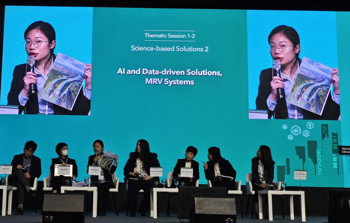 Exciting discussions on "#AI and data-driven solutions". 🚀Zhuyun Xiao from #Chengdu presented the city's 2000-year-old urban design aligns with nature. Today’s 'Park City' uses wind models, hydraulic simulations, and social data to boost sustainability and green spaces. 🌳🏙️