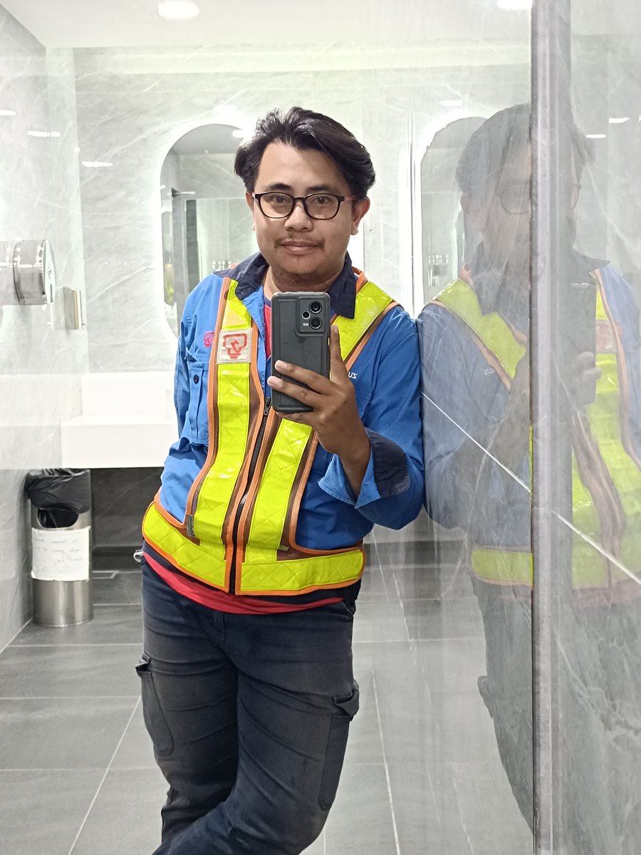 AkmalPaksu's tweet photo. Just a moment, just a memory to keep.
Simpan sini senang, tak kacau orang 😆😆😆. 
Alhamdulillah, I love my job.
Hari2 kerja tengok Dan Cari meter ☺️

Save as memories. 😘
Moga moga kerja Yang diberikan, berkekalan sampai bila bila. Aamiin. https://t.co/vOE2itgptl