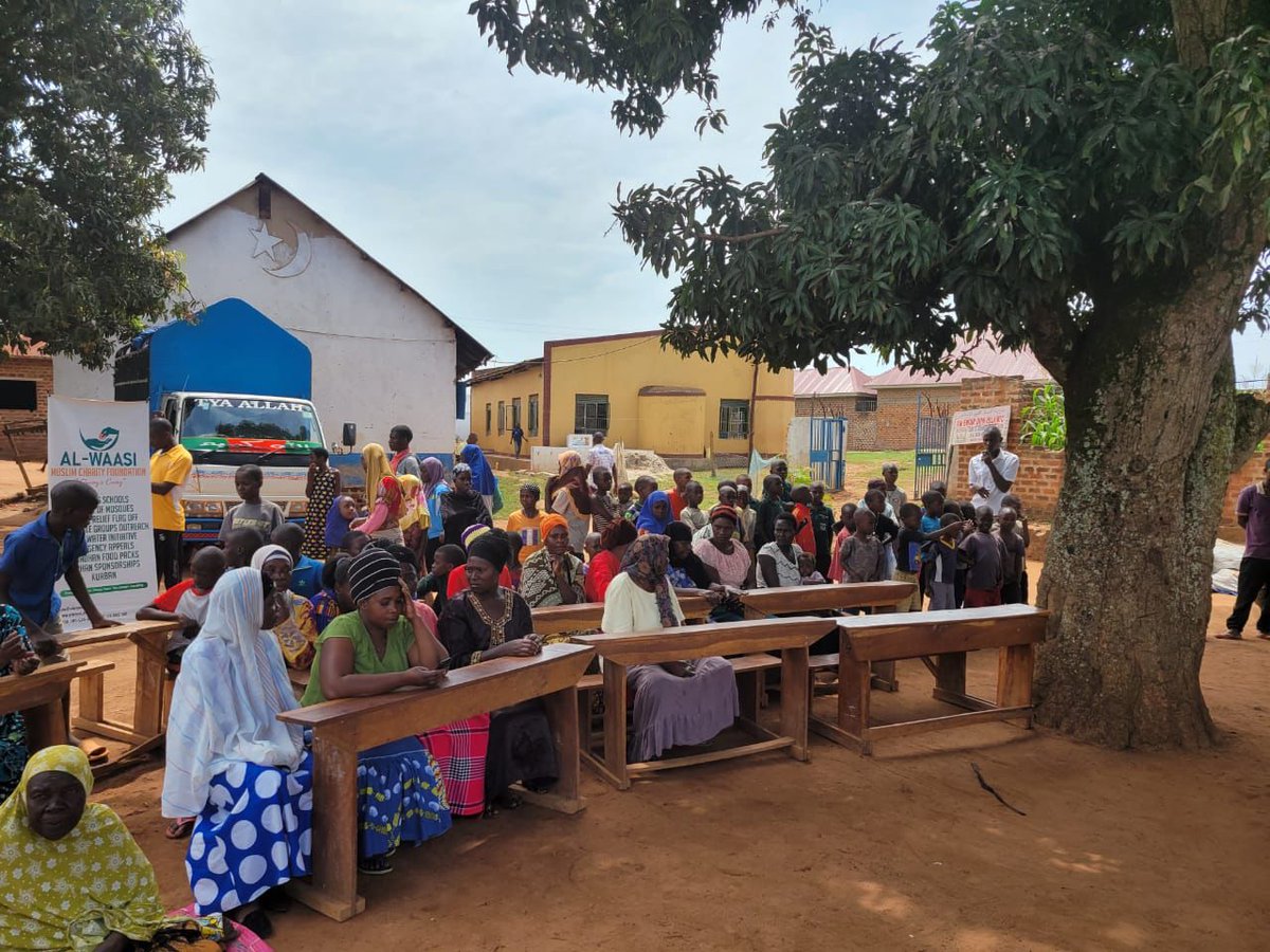 Looking back at our visit to Answar Islamic Primary  School in Jinja with <a href="/CharitySalam/">Salam Charity Foundation</a> we're reminded of the smiles and HOPE.

#alwaasicharity 
#SharingIsCaring