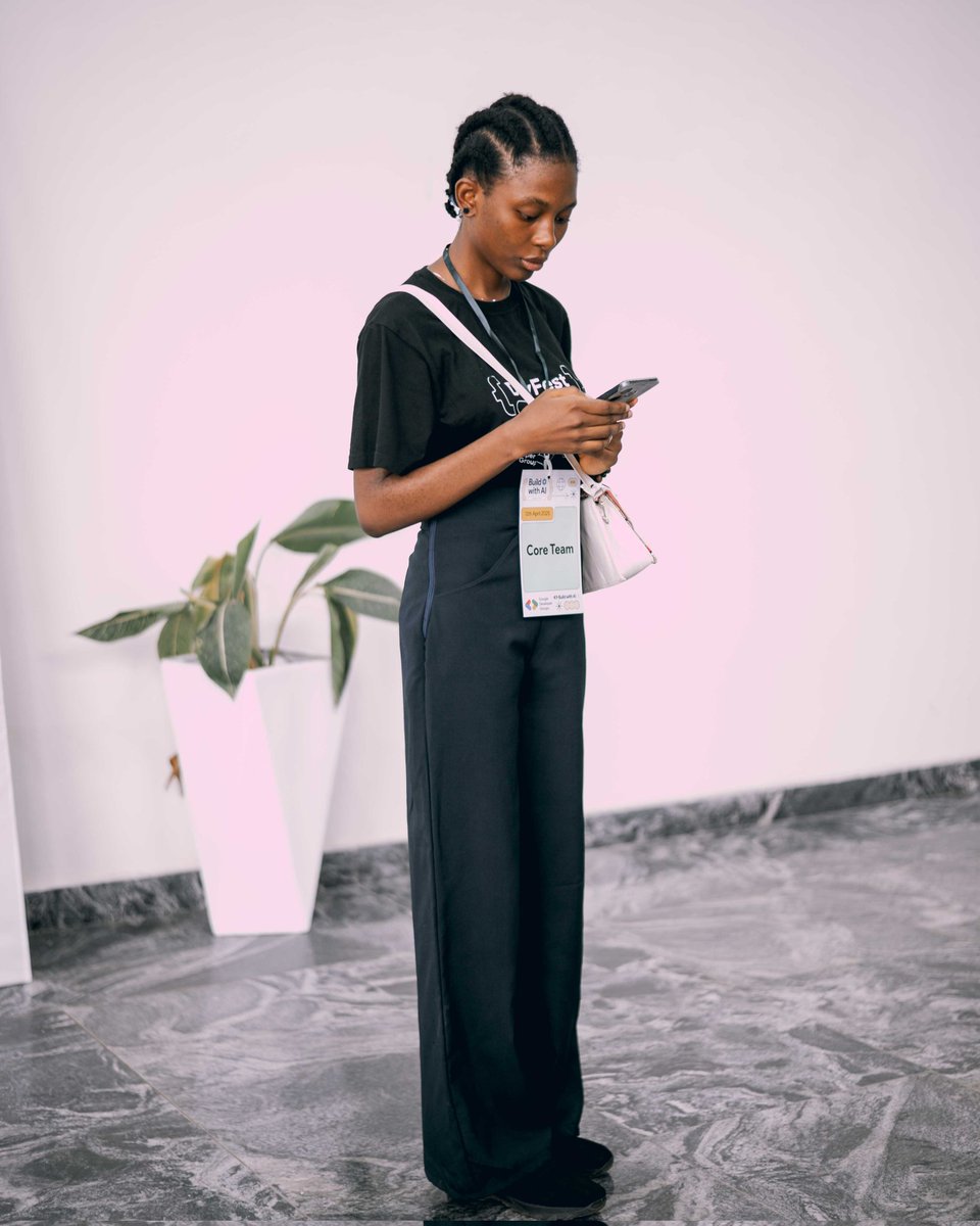 esther_adewoye's tweet photo. Official Pictures for #BwAIUnilorin #BuildwithAIUnilorin π€π€ https://t.co/SjDMzuXvPB