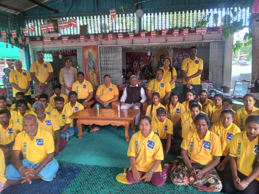 IndiainMyanmar's tweet image. First Secretaries Ritu Yadav, Amit Shreeansh &amp;amp; A. Sowmiya received the @IAF_MCC C17 carrying pre-fab office/housing units, with MOSWRR DG Min Thein &amp;amp; MOD Col Minn Zaw, at Naypyitaw today. Meanwhile @AmbAbhayThakur conveyed support to our community in Sagaing town.#OperationBrahma