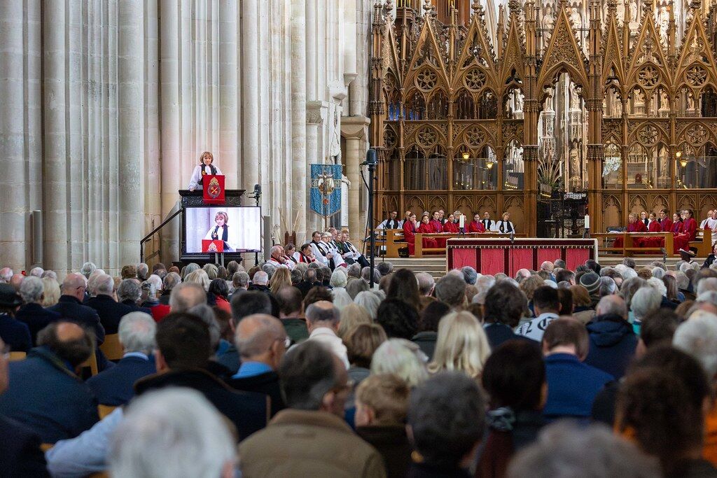 Winchester Cathedral (@wincathedral) on Twitter photo On Palm Sunday, 13th April 2025, a large congregation gathered at Winchester Cathedral for Choral Evensong to mark, with both sadness and celebration, the final service of the Very Revd Catherine Ogle as Dean of Winchester.
Read more: bit.ly/4jDqOT3
<a href="/CofEWinchester/">Diocese of Winchester</a> On Palm Sunday, 13th April 2025, a large congregation gathered at Winchester Cathedral for Choral Evensong to mark, with both sadness and celebration, the final service of the Very Revd Catherine Ogle as Dean of Winchester.
Read more: bit.ly/4jDqOT3
<a href="/CofEWinchester/">Diocese of Winchester</a>